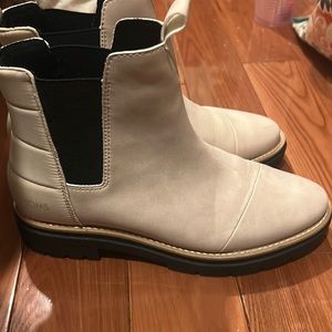 Toms suede tan Chelsea boots “ Skylar Boots “